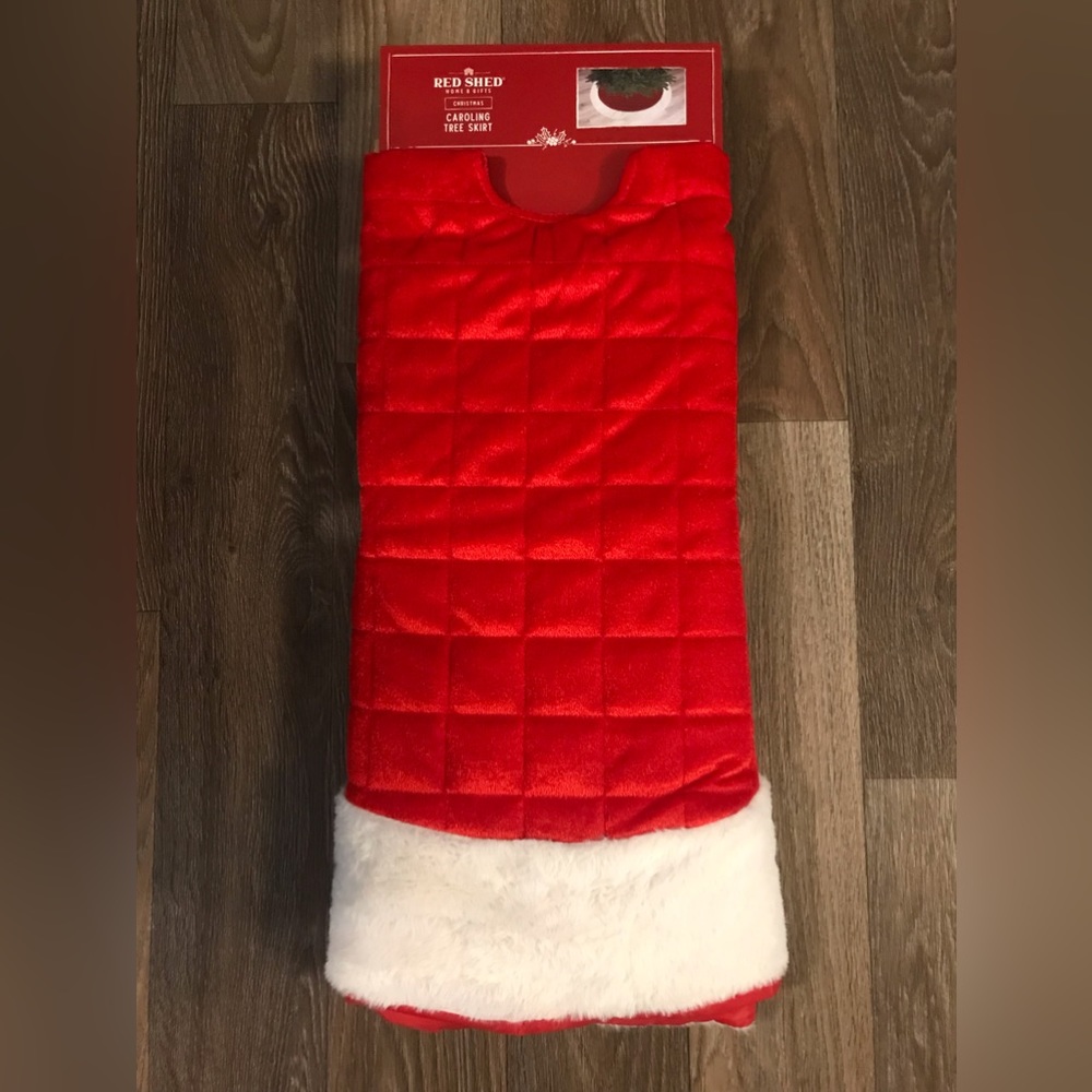 Red Shed Tree Skirt, Red quilted 48”